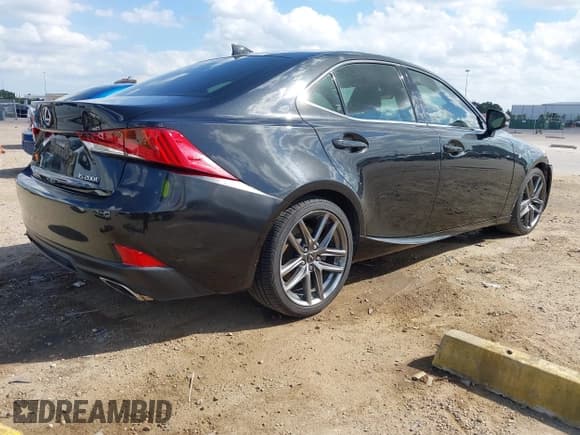 ✅ 2017 Lexus IS 200t • VIN: JTHBA1D24H5045205 • Lot: 43493109. Wystawiony na IAAI z przebiegiem 110 904 mil. Bezpłatny archiwum sprzedaży aukcyjnych z USA i szczegółowy raport historii pojazdu na DreamBid. Zdjęcie 4.