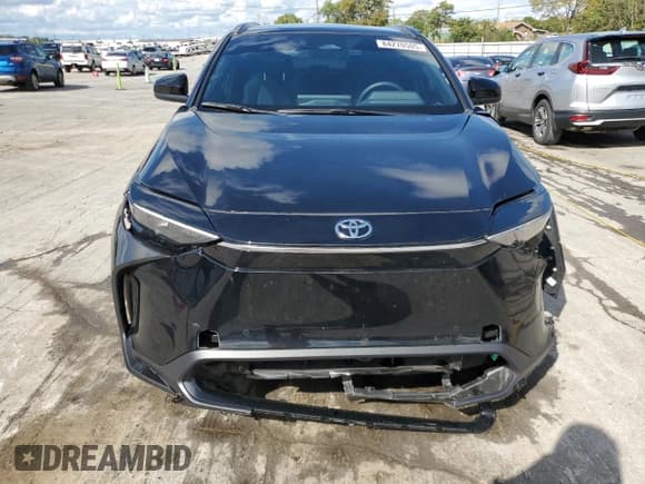 ✅ 2024 Toyota bZ4X XLE • VIN: JTMAAAAA7RA047077 • Lot: 84270505. Wystawiony na Copart z przebiegiem 34 900 mil. Bezpłatny archiwum sprzedaży aukcyjnych z USA i szczegółowy raport historii pojazdu na DreamBid. Zdjęcie 5.