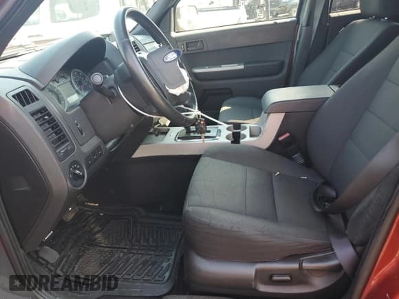 ✅ 2012 Ford Escape XLT • VIN: 1FMCU9DG3CKB65879 • Lot: 70223735. Wystawiony na Copart z przebiegiem 138 981 mil. Bezpłatny archiwum sprzedaży aukcyjnych z USA i szczegółowy raport historii pojazdu na DreamBid. Zdjęcie 7.