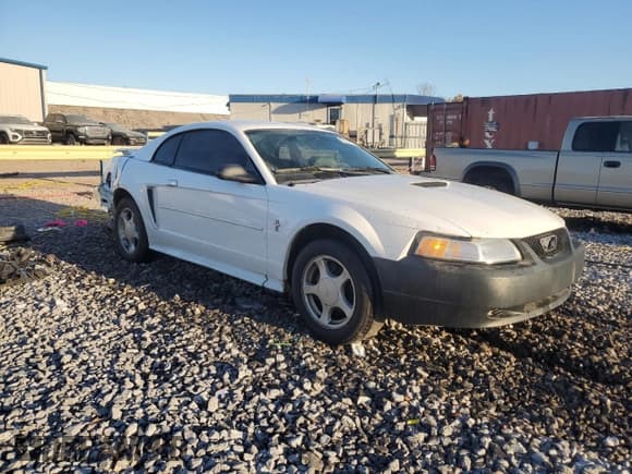 ✅ 2002 Ford Mustang Standard • VIN: 1FAFP40462F149180 • Lot: 92097525. Wystawiony na Copart z przebiegiem Nie podano. Bezpłatny archiwum sprzedaży aukcyjnych z USA i szczegółowy raport historii pojazdu na DreamBid. Zdjęcie 4.