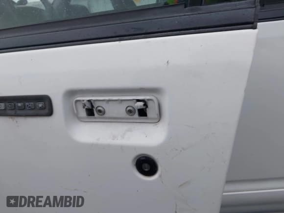 ✅ 2000 Ford Explorer XLT • VIN: 1FMZU73E4YZC33426 • Лот: 43856960. Опубликован ранее на IAAI с пробегом 189 289 миль. Бесплатный доступ к архиву аукционных продаж из США и подробный отчёт об истории автомобиля на DreamBid. Изображение 12.