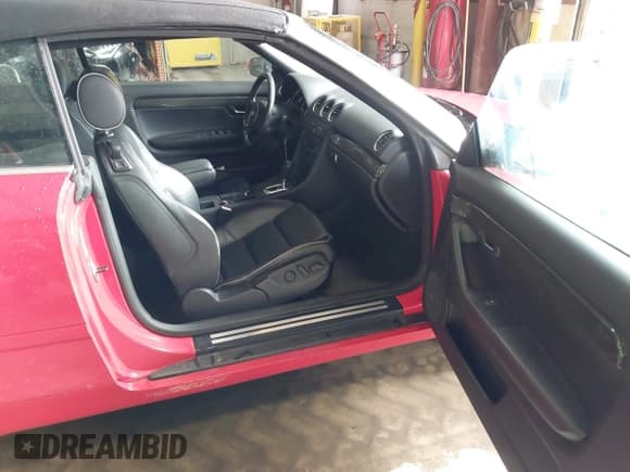 ✅ 2005 Audi S4 • VIN: WUARL48H15K900582 • Lot: 43500902. Wystawiony na IAAI z przebiegiem 148 485 mil. Bezpłatny archiwum sprzedaży aukcyjnych z USA i szczegółowy raport historii pojazdu na DreamBid. Zdjęcie 5.