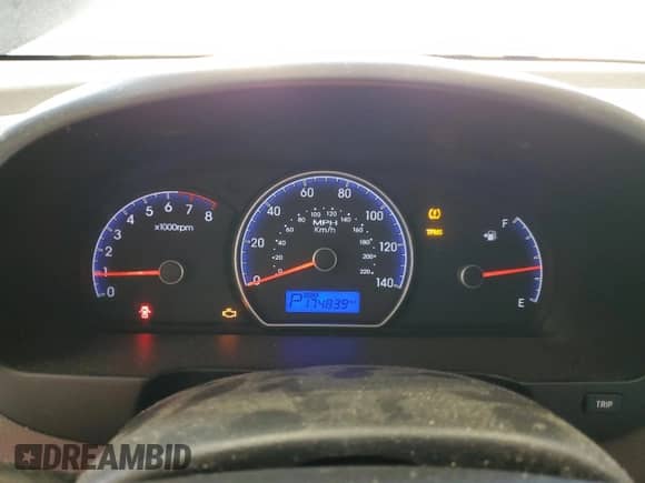 2010 Hyundai Elantra GLS z VIN KMHDU4AD4AU889146, wystawiony jako Copart lot #71636814 z przebiegiem 174 839 mil mil oraz Szkoda całkowita • Salvage title. Historia ofert i sprzedaży dostępna na DreamBid. Obrazek 9.