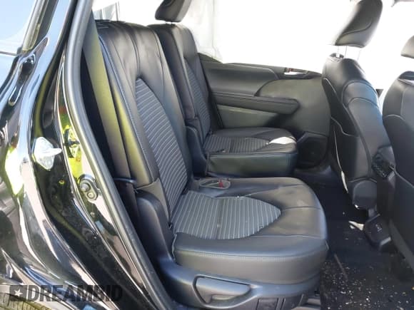 ✅ 2022 Toyota Highlander XSE • VIN: 5TDLZRBHXNS257536 • Lot: 43337442. Listed on IAAI with 45,411 mi. Free auction sales archive from the USA and detailed vehicle history report at DreamBid. Image 8.