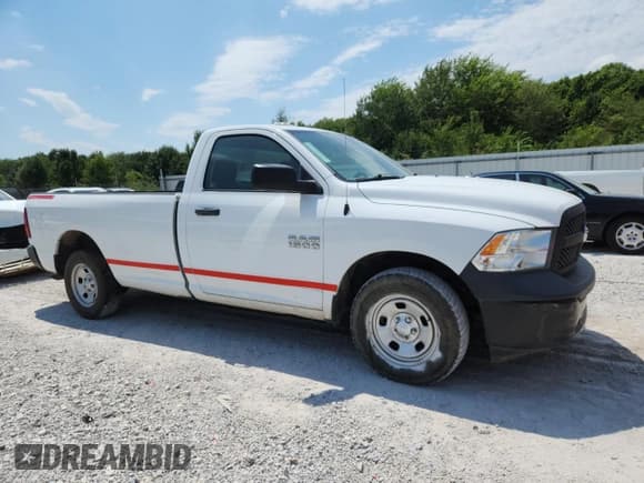 ✅ 2018 Ram 1500 Tradesman • VIN: 3C6JR6DGXJG139979 • Lot: 68384475. Wystawiony na Copart z przebiegiem 226 931 mil. Bezpłatny archiwum sprzedaży aukcyjnych z USA i szczegółowy raport historii pojazdu na DreamBid. Zdjęcie 4.