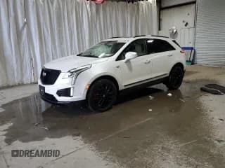 ✅ 2022 Cadillac XT5 AWD Sport • VIN: 1GYKNHRS5NZ167383 • Lot: 46929465. Wystawiony na Copart z przebiegiem 25 535 mil. Bezpłatny archiwum sprzedaży aukcyjnych z USA i szczegółowy raport historii pojazdu na DreamBid. Zdjęcie 1.