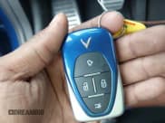 ✅ 2024 VinFast VF 8 Plus • VIN: RLLV1AFA9RH007994 • Lot: 43343167. Wystawiony na IAAI z przebiegiem 11 888 mil. Bezpłatny archiwum sprzedaży aukcyjnych z USA i szczegółowy raport historii pojazdu na DreamBid. Zdjęcie 11.