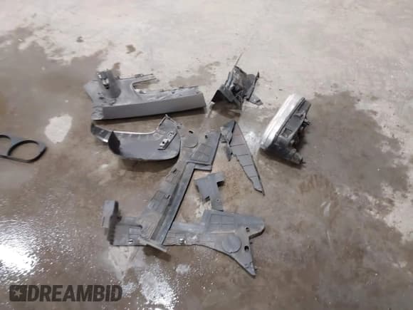 ✅ 2014 Dodge Challenger Rallye Redline • VIN: 2C3CDYAG6EH183262 • Lot: 42325141. Wystawiony na IAAI z przebiegiem 77 514 mil. Bezpłatny archiwum sprzedaży aukcyjnych z USA i szczegółowy raport historii pojazdu na DreamBid. Zdjęcie 12.