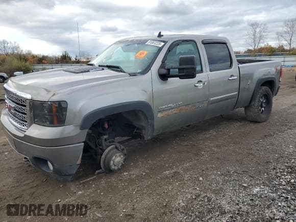 ✅ 2012 GMC Sierra 3500HD SRW Denali • VIN: 1GT426E81CF187957 • Lot: 91067225. Listed on Copart with 533,454 mi. Free auction sales archive from the USA and detailed vehicle history report at DreamBid. Image 1.
