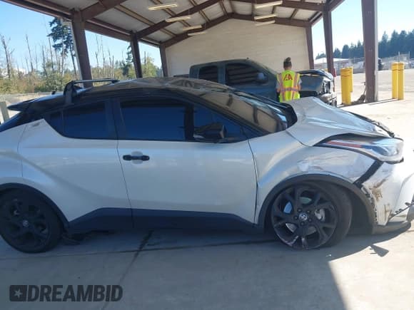 ✅ 2021 Toyota C-HR LE • VIN: JTNKHMBX7M1115600 • Лот: 42866379. Опубликован ранее на IAAI с пробегом 60 362 миль. Бесплатный доступ к архиву аукционных продаж из США и подробный отчёт об истории автомобиля на DreamBid. Изображение 13.