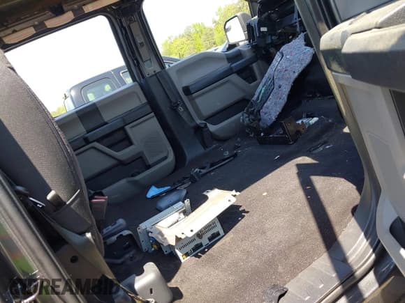 ✅ 2020 Ford F-150 XL • VIN: 1FTEW1C53LFC45393 • Lot: 42049529. Listed on IAAI with Not provided. Free auction sales archive from the USA and detailed vehicle history report at DreamBid. Image 8.