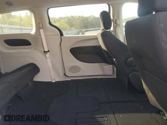 ✅ 2024 Chrysler Voyager LX • VIN: 2C4RC1CGXRR106939 • Lot: 80786085. Wystawiony na Copart z przebiegiem 59 858 mil. Bezpłatny archiwum sprzedaży aukcyjnych z USA i szczegółowy raport historii pojazdu na DreamBid. Zdjęcie 11.