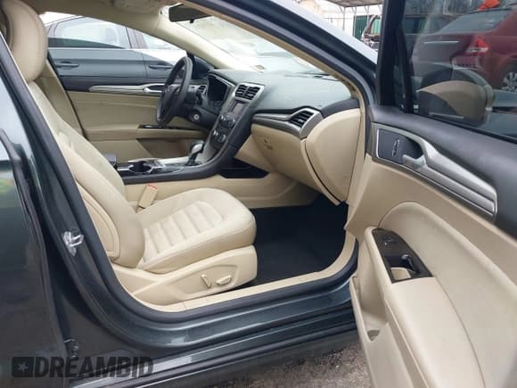 ✅ 2015 Ford Fusion SE Hybrid • VIN: 3FA6P0LU0FR242452 • Lot: 41790218. Wystawiony na IAAI z przebiegiem 163 741 mil. Bezpłatny archiwum sprzedaży aukcyjnych z USA i szczegółowy raport historii pojazdu na DreamBid. Zdjęcie 5.