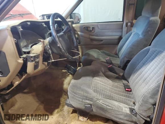 ✅ 2001 Chevrolet S-10 LS • VIN: 1GCCS19W018126074 • Лот: 82839494. Опубликован ранее на Copart с пробегом Не указан. Бесплатный доступ к архиву аукционных продаж из США и подробный отчёт об истории автомобиля на DreamBid. Изображение 7.