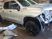 ✅ 2021 Chevrolet Silverado 1500 Custom Trail Boss • VIN: 1GCPYCEF4MZ244709 • Lot: 87100405. Wystawiony na Copart z przebiegiem 57 258 mil. Bezpłatny archiwum sprzedaży aukcyjnych z USA i szczegółowy raport historii pojazdu na DreamBid. Zdjęcie 14.