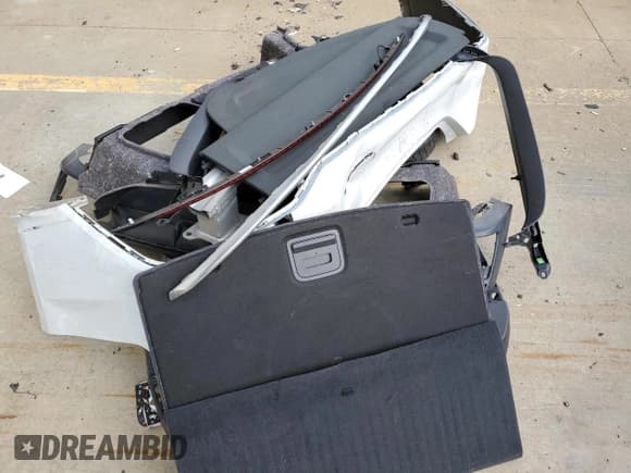 ✅ 2022 Audi A5 Sportback Premium Plus • VIN: WAUCBCF55NA027611 • Lot: 82665714. Wystawiony na Copart z przebiegiem 16 783 mil. Bezpłatny archiwum sprzedaży aukcyjnych z USA i szczegółowy raport historii pojazdu na DreamBid. Zdjęcie 12.