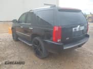 ✅ 2008 Cadillac Escalade • VIN: 1GYEC638X8R132914 • Lot: 42743713. Wystawiony na IAAI z przebiegiem 231 802 mil. Bezpłatny archiwum sprzedaży aukcyjnych z USA i szczegółowy raport historii pojazdu na DreamBid. Zdjęcie 3.