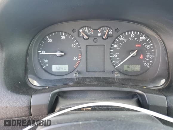 ✅ 2005 Volkswagen Golf GLS • VIN: 9BWGR61J854011106 • Lot: 81093825. Wystawiony na Copart z przebiegiem 163 655 mil. Bezpłatny archiwum sprzedaży aukcyjnych z USA i szczegółowy raport historii pojazdu na DreamBid. Zdjęcie 9.