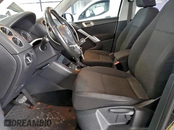 ✅ 2013 Volkswagen Tiguan S • VIN: WVGAV3AX2DW597217 • Lot: 95880665. Listed on Copart with 147,944 mi. Free auction sales archive from the USA and detailed vehicle history report at DreamBid. Image 7.