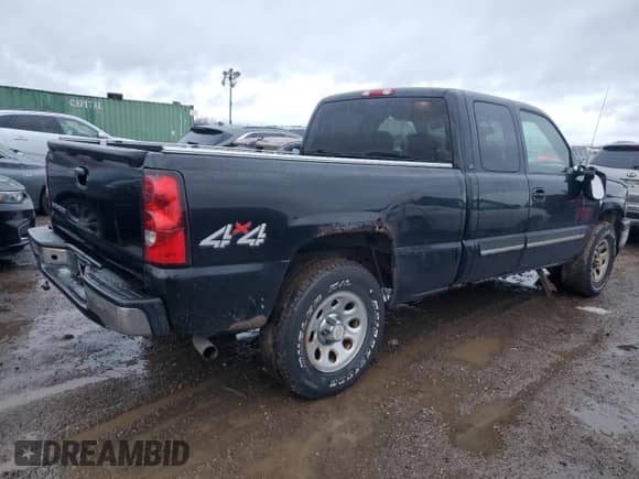 2006 Chevrolet Silverado 1500 LS z VIN 1GCEK19V76Z205081, wystawiony jako Copart lot #81746094 z przebiegiem 112 969 mil mil oraz Czysty tytuł • Clean title. Historia ofert i sprzedaży dostępna na DreamBid. Obrazek 3.