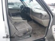 ✅ 2001 Chevrolet Suburban LS • VIN: 1GNFK16T81J262797 • Лот: 41676421. Опубликован ранее на IAAI с пробегом Не указан. Бесплатный доступ к архиву аукционных продаж из США и подробный отчёт об истории автомобиля на DreamBid. Изображение 5.