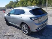 ✅ 2023 Buick Envision Avenir • VIN: LRBFZSR4XPD072276 • Lot: 43233872. Wystawiony na IAAI z przebiegiem 18 313 mil. Bezpłatny archiwum sprzedaży aukcyjnych z USA i szczegółowy raport historii pojazdu na DreamBid. Zdjęcie 3.