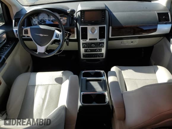 ✅ 2010 Chrysler Town & Country Touring Plus • VIN: 2A4RR8DX0AR368411 • Lot: 86823475. Wystawiony na Copart z przebiegiem 80 296 mil. Bezpłatny archiwum sprzedaży aukcyjnych z USA i szczegółowy raport historii pojazdu na DreamBid. Zdjęcie 8.