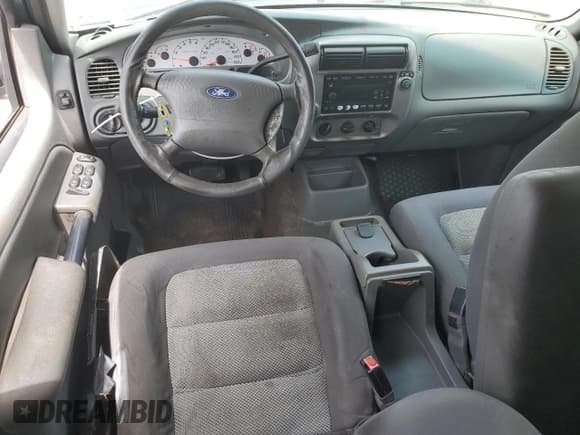 ✅ 2005 Ford Explorer Sport Trac XLS • VIN: 1FMDU67K95UB80915 • Lot: 54672085. Wystawiony na Copart z przebiegiem 182 683 mil. Bezpłatny archiwum sprzedaży aukcyjnych z USA i szczegółowy raport historii pojazdu na DreamBid. Zdjęcie 8.