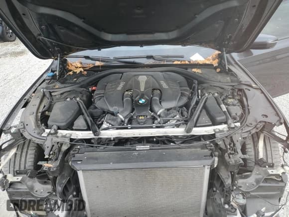 ✅ 2016 BMW 7 Series 750i xDrive • VIN: WBA7F2C58GG420569 • Lot: 92807105. Wystawiony na Copart z przebiegiem 48 157 mil. Bezpłatny archiwum sprzedaży aukcyjnych z USA i szczegółowy raport historii pojazdu na DreamBid. Zdjęcie 11.