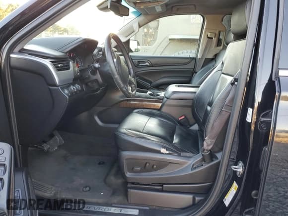 ✅ 2015 Chevrolet Suburban LT • VIN: 1GNSKJKC8FR180436 • Lot: 71109202. Wystawiony na Copart z przebiegiem 74 608 mil. Bezpłatny archiwum sprzedaży aukcyjnych z USA i szczegółowy raport historii pojazdu na DreamBid. Zdjęcie 7.