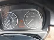 ✅ 2009 BMW 3 Series 328i • VIN: WBAPH775X9NM30908 • Lot: 42826473. Wystawiony na IAAI z przebiegiem 212 295 mil. Bezpłatny archiwum sprzedaży aukcyjnych z USA i szczegółowy raport historii pojazdu na DreamBid. Zdjęcie 7.