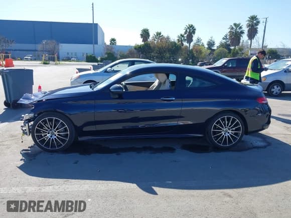 ✅ 2023 Mercedes-Benz C 300 • VIN: W1KWJ8DB4PG125835 • Lot: 41654470. Wystawiony na IAAI z przebiegiem 14 001 mil. Bezpłatny archiwum sprzedaży aukcyjnych z USA i szczegółowy raport historii pojazdu na DreamBid. Zdjęcie 15.