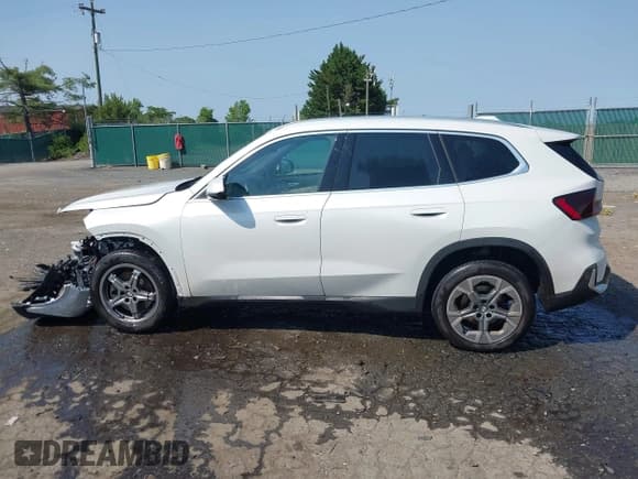 ✅ 2023 BMW X1 xDrive28i • VIN: WBX73EF00P5W02309 • Lot: 42399269. Listed on IAAI with 33,154 mi. Free auction sales archive from the USA and detailed vehicle history report at DreamBid. Image 15.