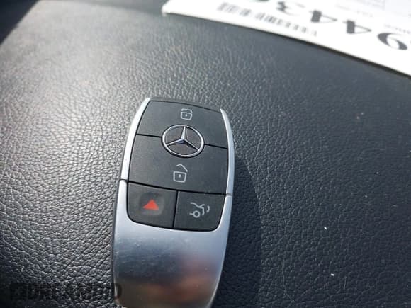 ✅ 2020 Mercedes-Benz GLC 300 • VIN: WDC0G8EB2LF745431 • Lot: 43694436. Wystawiony na IAAI z przebiegiem 47 001 mil. Bezpłatny archiwum sprzedaży aukcyjnych z USA i szczegółowy raport historii pojazdu na DreamBid. Zdjęcie 11.