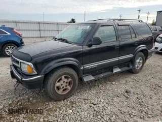 ✅ 1996 Chevrolet Blazer • VIN: 1GNDT13W1T2160564 • Lot: 65175335. Wystawiony na Copart z przebiegiem 157 949 mil. Bezpłatny archiwum sprzedaży aukcyjnych z USA i szczegółowy raport historii pojazdu na DreamBid. Zdjęcie 1.