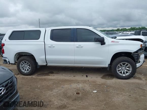 ✅ 2019 Chevrolet Silverado 1500 RST • VIN: 1GCUYEED7KZ349996 • Lot: 42478510. Wystawiony na IAAI z przebiegiem 111 413 mil. Bezpłatny archiwum sprzedaży aukcyjnych z USA i szczegółowy raport historii pojazdu na DreamBid. Zdjęcie 13.