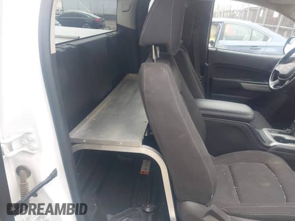 2020 Chevrolet Colorado 4WD LT z VIN 1GCHTCEA7L1182355, wystawiony jako IAAI lot #41956399 z przebiegiem 74 474 mil mil oraz . Historia ofert i sprzedaży dostępna na DreamBid. Obrazek 8.