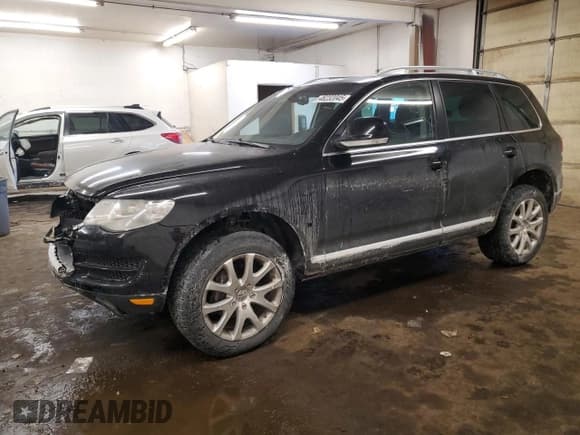 ✅ 2010 Volkswagen Touareg V6 • VIN: WVGFK7A90AD002718 • Lot: 46232045. Wystawiony na Copart z przebiegiem 219 452 mil. Bezpłatny archiwum sprzedaży aukcyjnych z USA i szczegółowy raport historii pojazdu na DreamBid. Zdjęcie 1.
