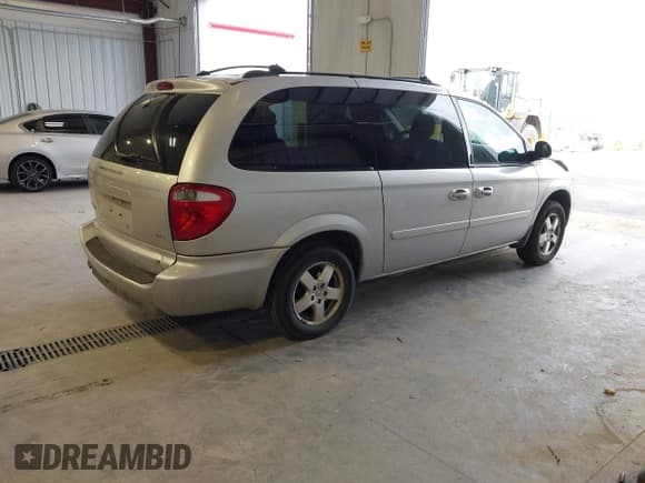 ✅ 2005 Dodge Caravan SXT • VIN: 2D4GP44L15R459026 • Lot: 43711842. Listed on IAAI with 203,644 mi. Free auction sales archive from the USA and detailed vehicle history report at DreamBid. Image 4.