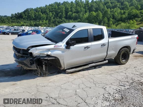 ✅ 2020 Chevrolet Silverado 1500 Custom Trail Boss • VIN: 1GCRYCEH1LZ368350 • Lot: 60545505. Wystawiony na Copart z przebiegiem 65 574 mil. Bezpłatny archiwum sprzedaży aukcyjnych z USA i szczegółowy raport historii pojazdu na DreamBid. Zdjęcie 1.