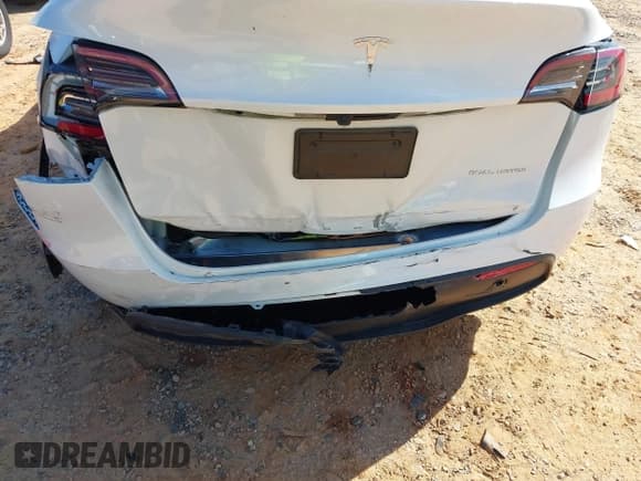 ✅ 2023 Tesla Model Y Long Range • VIN: 7SAYGDEE3PA156622 • Lot: 43355932. Wystawiony na IAAI z przebiegiem 27 775 mil. Bezpłatny archiwum sprzedaży aukcyjnych z USA i szczegółowy raport historii pojazdu na DreamBid. Zdjęcie 6.