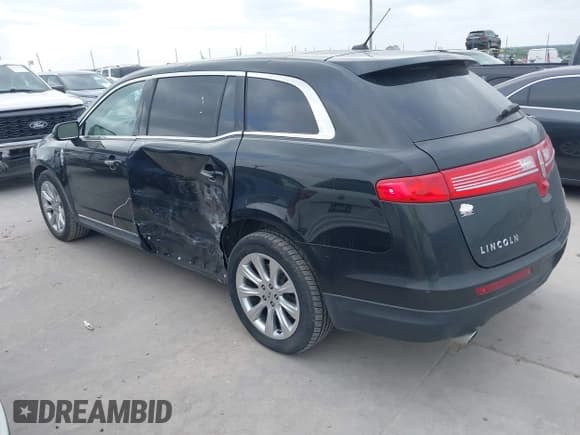 ✅ 2014 Lincoln MKT EcoBoost • VIN: 2LMHJ5AT9EBL55311 • Lot: 42162336. Wystawiony na IAAI z przebiegiem 28 045 mil. Bezpłatny archiwum sprzedaży aukcyjnych z USA i szczegółowy raport historii pojazdu na DreamBid. Zdjęcie 3.