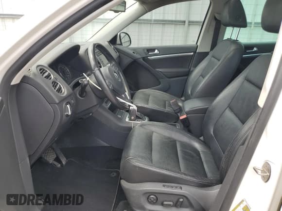 ✅ 2013 Volkswagen Tiguan S • VIN: WVGBV7AXXDW525340 • Lot: 66859465. Listed on Copart with 119,680 mi. Free auction sales archive from the USA and detailed vehicle history report at DreamBid. Image 7.