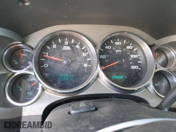 2014 Chevrolet Silverado 3500HD Work Truck z VIN 1GB3KZCG4EF125936, wystawiony jako Copart lot #87860895 z przebiegiem 252 905 mil mil oraz Czysty tytuł • Clean title. Historia ofert i sprzedaży dostępna na DreamBid. Obrazek 9.