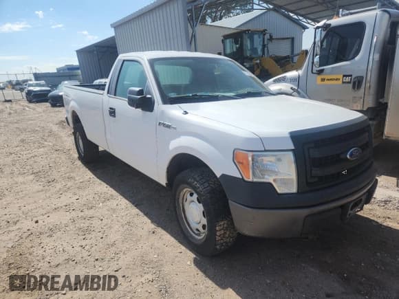 ✅ 2014 Ford F-150 XL • VIN: 1FTMF1EM4EKE25265 • Lot: 71456045. Listed on Copart with 205,622 mi. Free auction sales archive from the USA and detailed vehicle history report at DreamBid. Image 4.