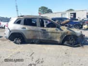 ✅ 2019 Jeep Cherokee Latitude • VIN: 1C4PJLCB0KD344885 • Lot: 43636683. Wystawiony na IAAI z przebiegiem Nie podano. Bezpłatny archiwum sprzedaży aukcyjnych z USA i szczegółowy raport historii pojazdu na DreamBid. Zdjęcie 12.