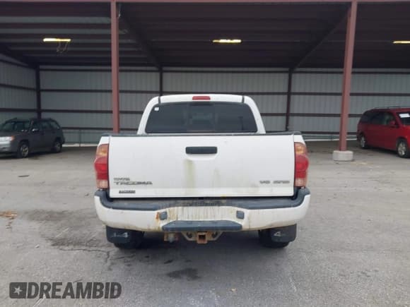 ✅ 2006 Toyota Tacoma • VIN: 5TELU42N56Z301499 • Lot: 43756771. Wystawiony na IAAI z przebiegiem 271 106 mil. Bezpłatny archiwum sprzedaży aukcyjnych z USA i szczegółowy raport historii pojazdu na DreamBid. Zdjęcie 16.
