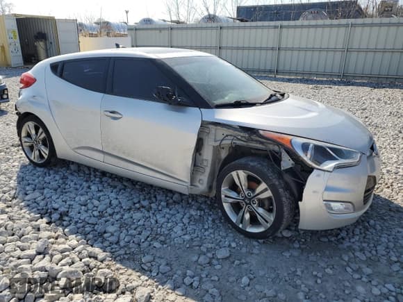 ✅ 2016 Hyundai Veloster • VIN: KMHTC6AD6GU270499 • Lot: 48957985. Wystawiony na Copart z przebiegiem 124 787 mil. Bezpłatny archiwum sprzedaży aukcyjnych z USA i szczegółowy raport historii pojazdu na DreamBid. Zdjęcie 4.