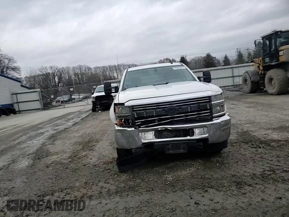 ✅ 2015 Chevrolet Silverado 2500HD LT • VIN: 1GC1KVE84FF184116 • Lot: 93963425. Listed on Copart with 215,459 mi. Free auction sales archive from the USA and detailed vehicle history report at DreamBid. Image 13.
