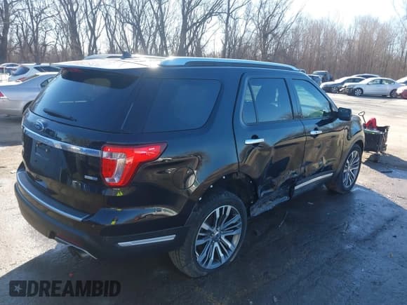 ✅ 2018 Ford Explorer Platinum • VIN: 1FM5K8HT7JGB07466 • Lot: 41674012. Wystawiony na IAAI z przebiegiem 96 780 mil. Bezpłatny archiwum sprzedaży aukcyjnych z USA i szczegółowy raport historii pojazdu na DreamBid. Zdjęcie 4.